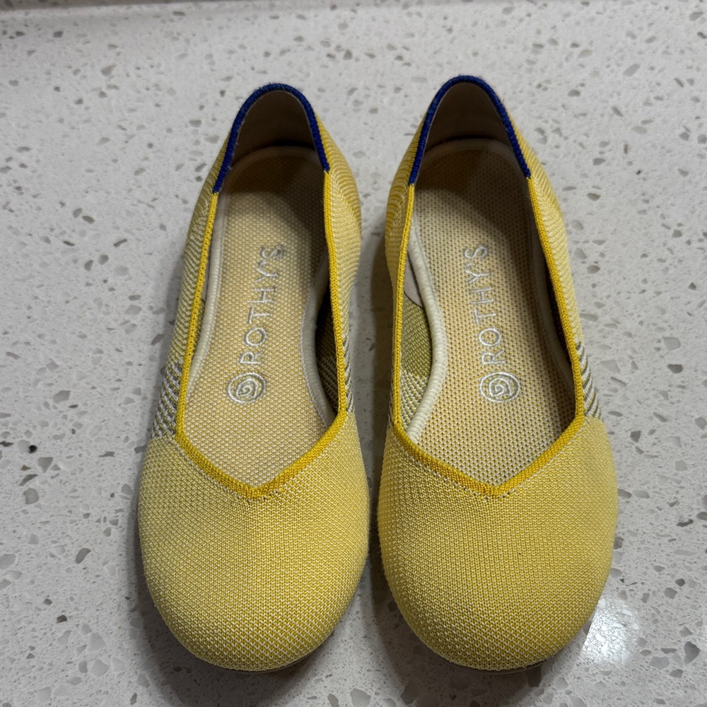 Rothy's Butter Yellow Round toe Flats‎ Blue/grey Trim SZ 8 GUC summer vacation